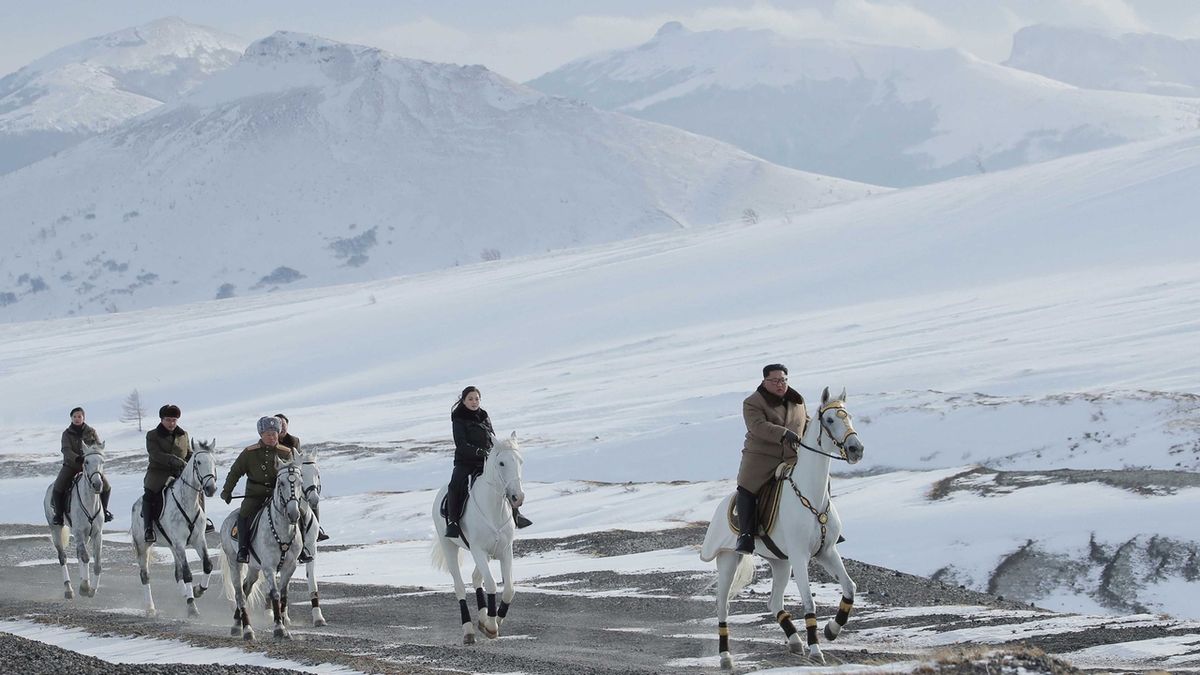 Severokorejský vůdce Kim opět zdolal na bílém koni horu Pektu